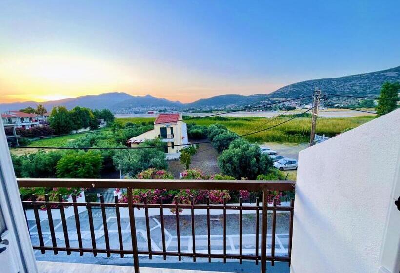 スタンダードトリプルルーム, Katerina