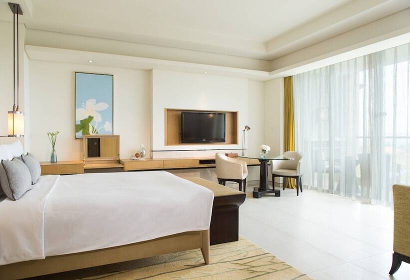 اتاق لوکس با چشمانداز باغ, Renaissance Sanya Haitang Bay Resort