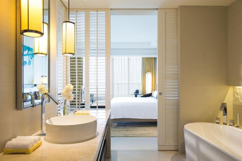 اتاق لوکس با چشمانداز باغ, Renaissance Sanya Haitang Bay Resort