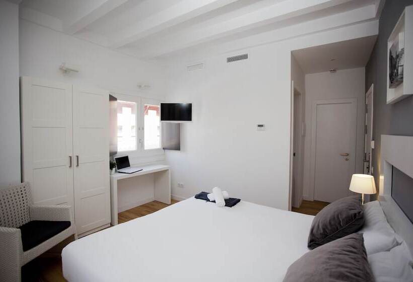 スタンダードルーム, Sitges