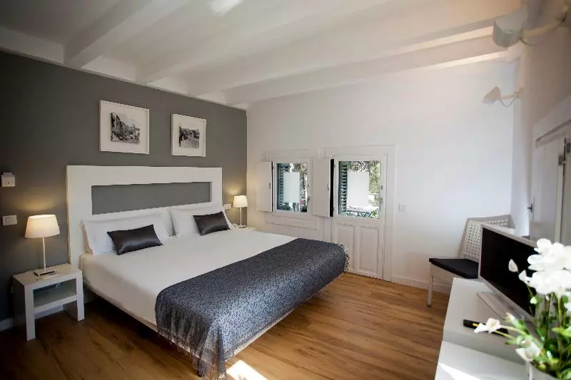 اتاق استاندارد چهار تخته, Sitges