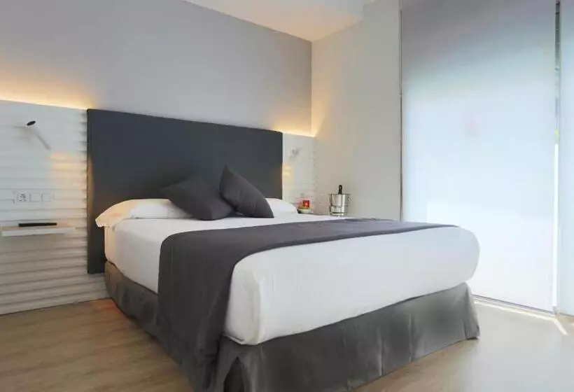 اتاق استاندارد سه نفره, Sitges