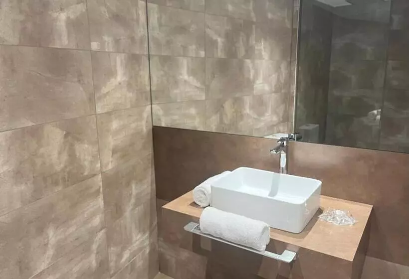 اتاق اکونومی یک تخته, Sitges