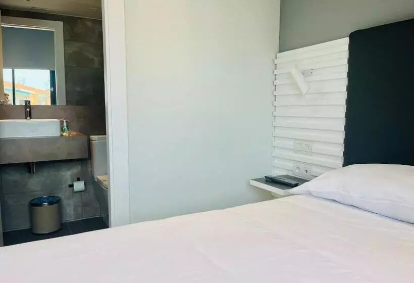 اتاق اکونومی یک تخته, Sitges