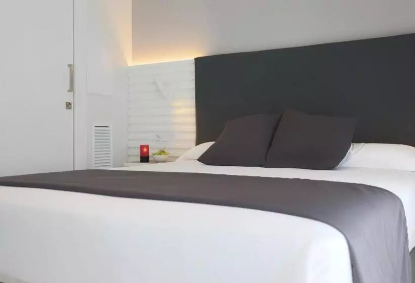 اتاق سوپریور سه تخته, Sitges