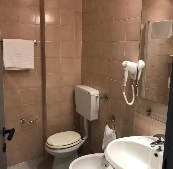 اتاق استاندارد سه نفره, Nova