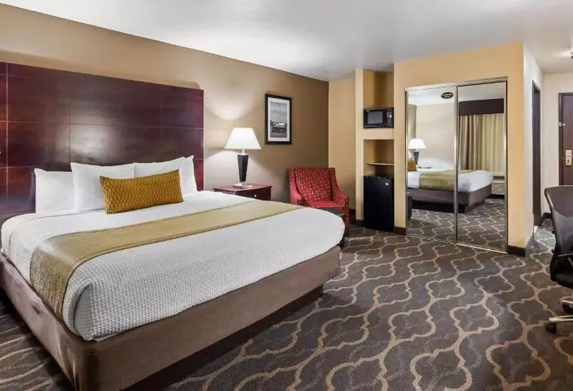 身障者適用キングサイズベッドルーム, Best Western Plus Burleson Inn & Suites