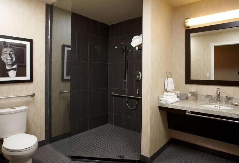 מיטת קינג בסוויטה, C Hotel By Carmen S, Bw Premier Collection