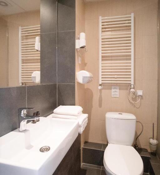 اتاق استاندارد سه نفره, Corner