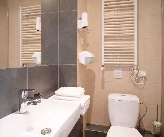 اتاق استاندارد سه نفره, Corner