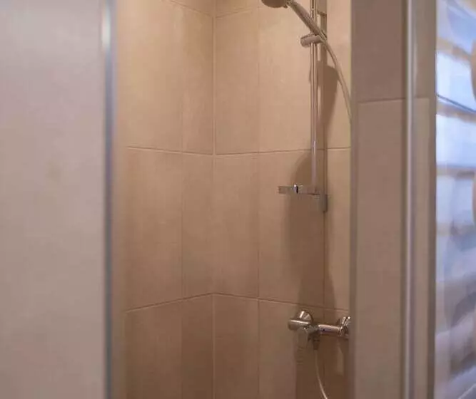 اتاق استاندارد چهار تخته, Corner