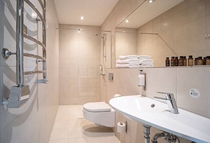 اتاق سوپریور, Corner