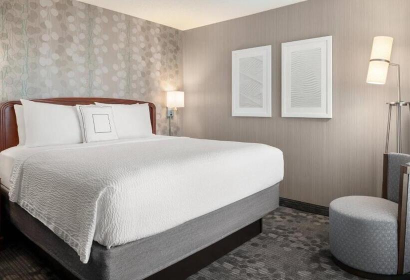 Standard Room King Size Bed, Courtyard Chicago Bloomingdale