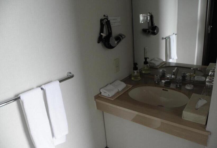 جناح مطلّ علي الجبل, Gamagori Classic