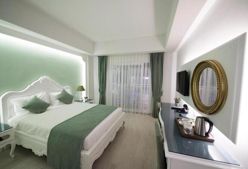 スタンダードルーム, Montebello Deluxe