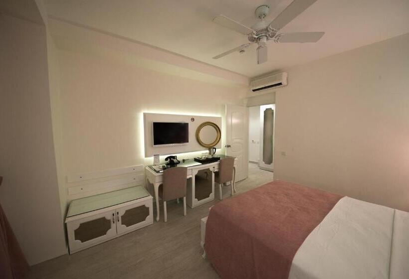 スタンダードルーム, Montebello Deluxe