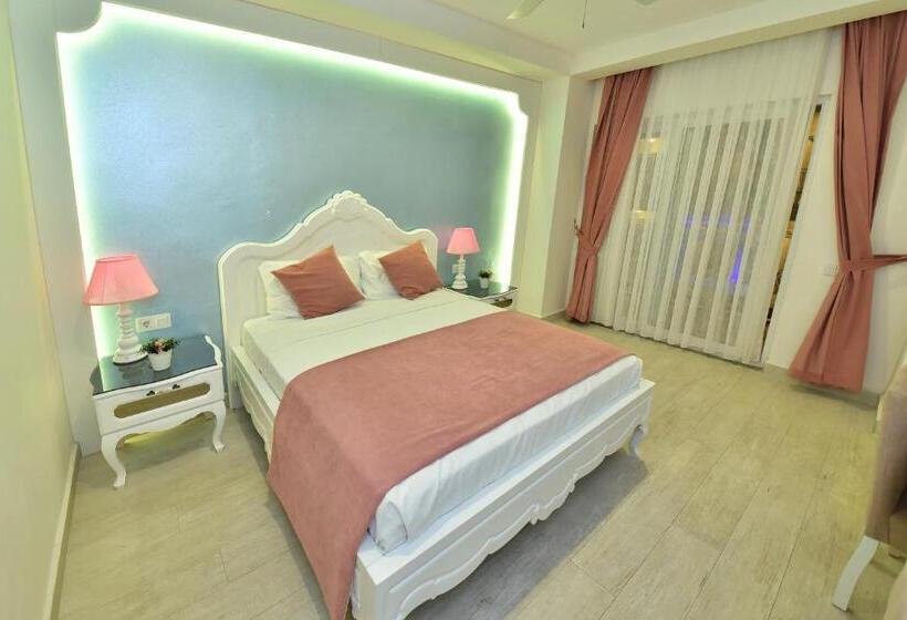 スタンダードルーム, Montebello Deluxe