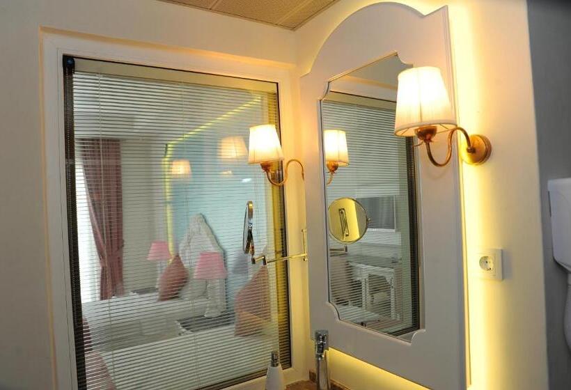 スタンダードルーム, Montebello Deluxe