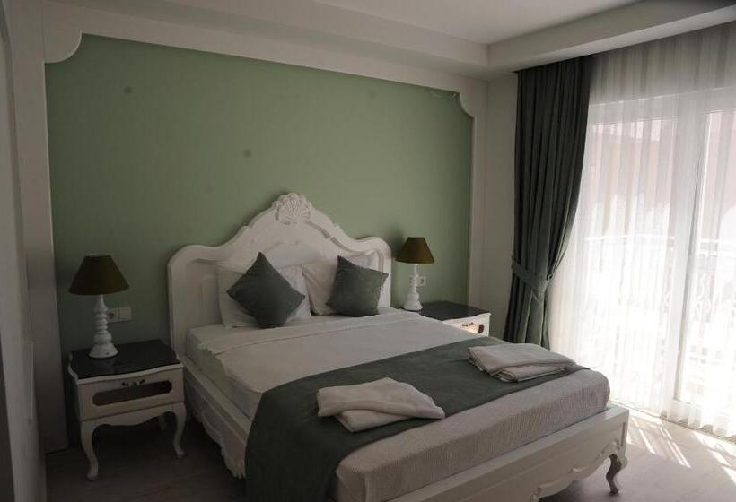 スタンダードルーム, Montebello Deluxe