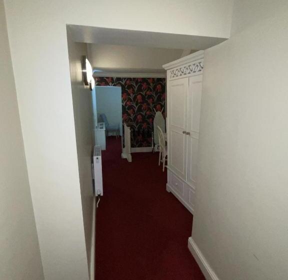 غرفة ديلوكس, The Commercial Bar &