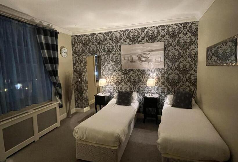 غرفة ديلوكس, The Commercial Bar &