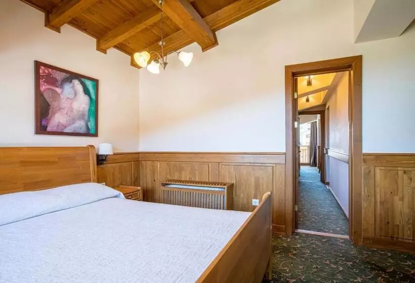 2 Bedroom Deluxe Suite