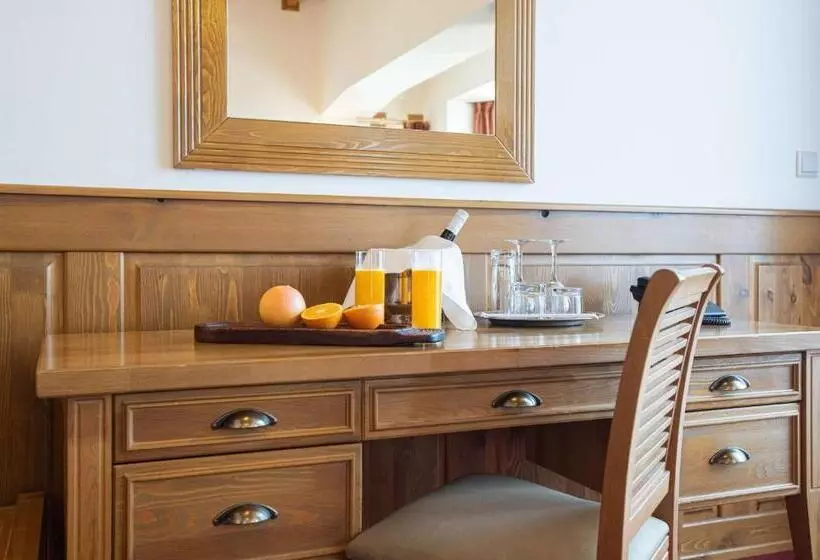 Connecting 1 Bedroom Apartment