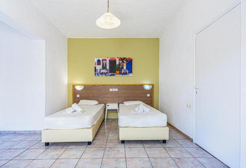 Трехместный Номер Стандарт с Балконом, Simple Hotel Hersonissos Sun