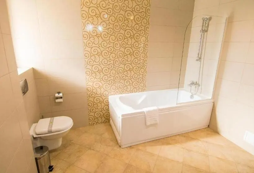 اتاق لوکس, Balada