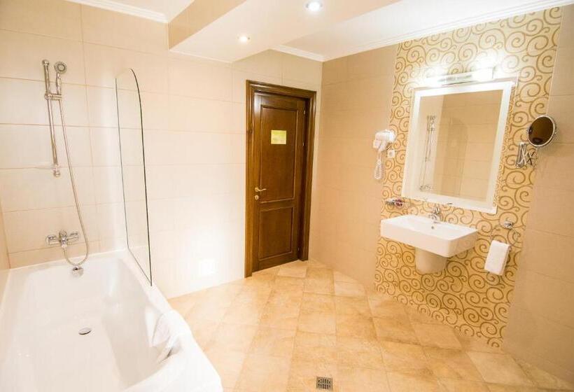 Трехместный Номер Deluxe, Balada