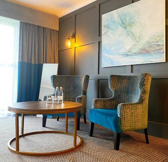 Superior room with lake view, Rutland Hall