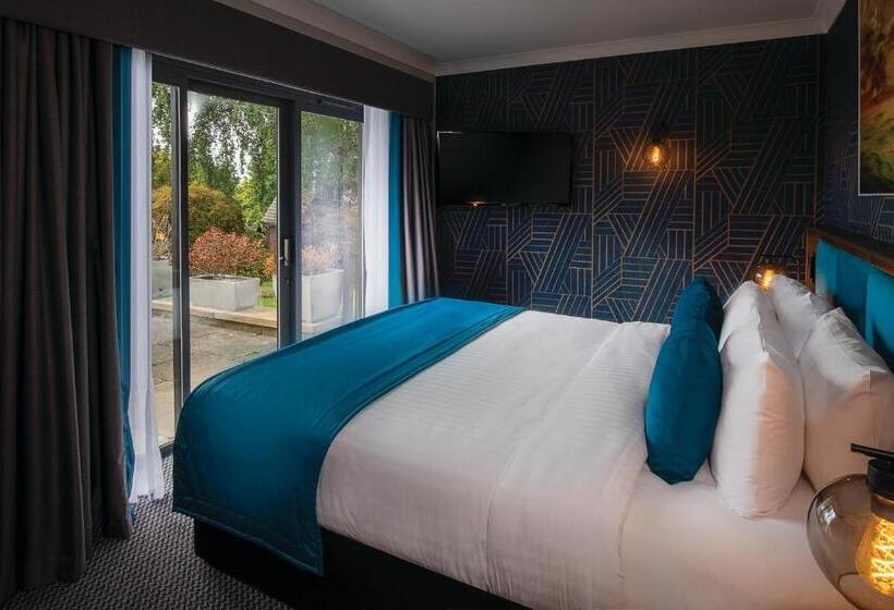 패밀리 아파트, Rutland Hall