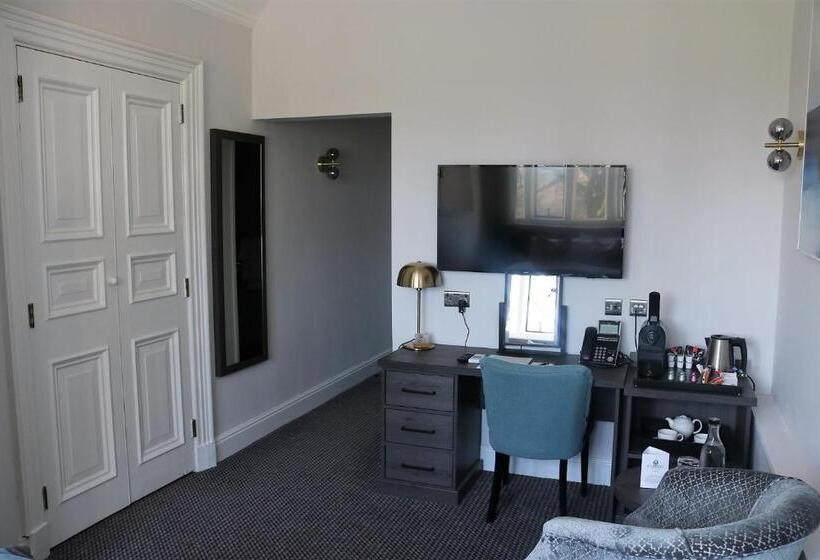 주니어 스위트, Rutland Hall