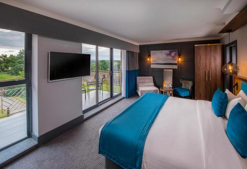 Superior room with lake view, Rutland Hall