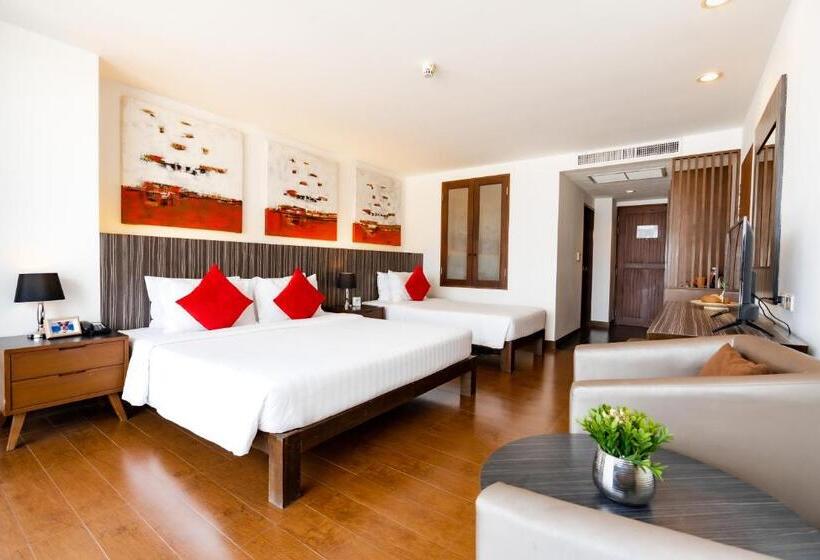Трехместный Номер Deluxe, J Pattaya