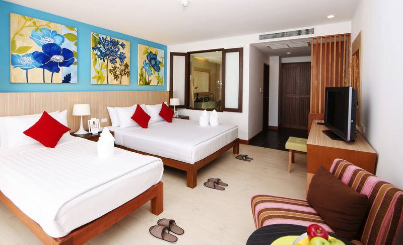 豪华三人间, J Pattaya