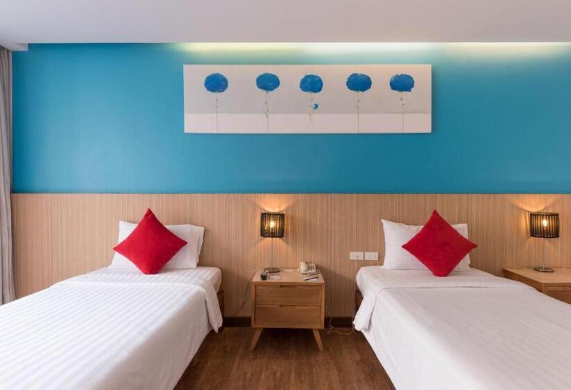 琮城市景观的豪华间, J Pattaya