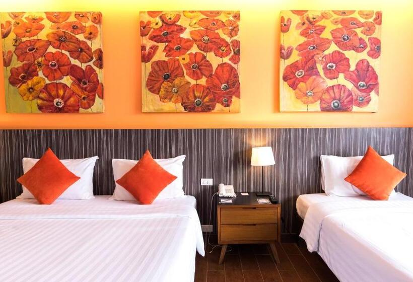 豪华三人间, J Pattaya