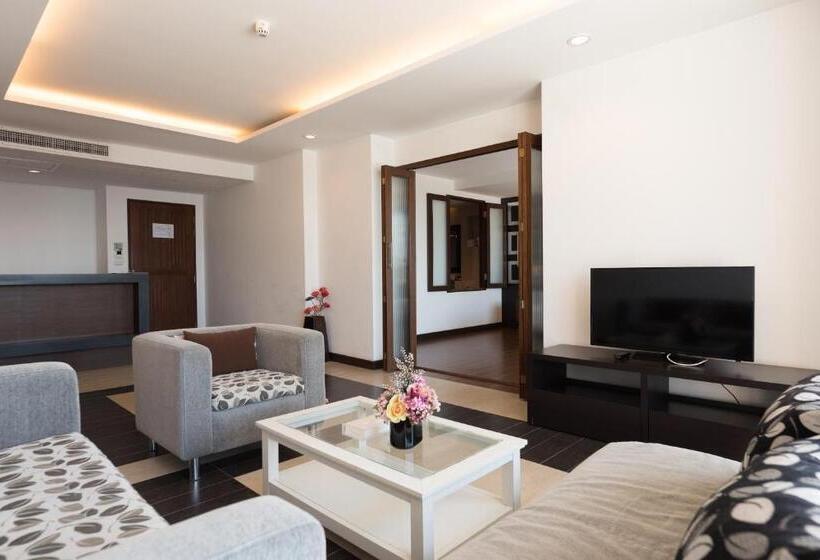 小型套房, J Pattaya