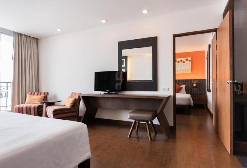 家庭间, J Pattaya