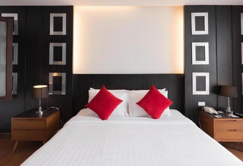 家庭间, J Pattaya