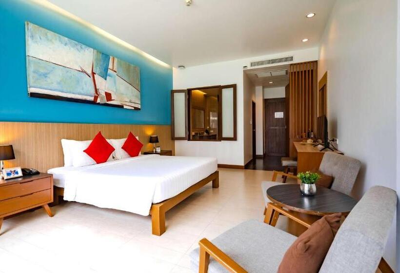 带泳池观景的豪华房, J Pattaya