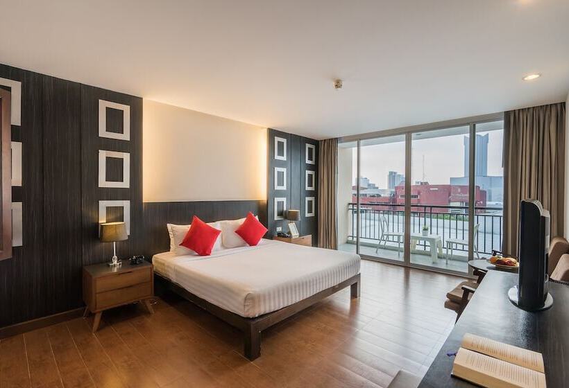 家庭间, J Pattaya