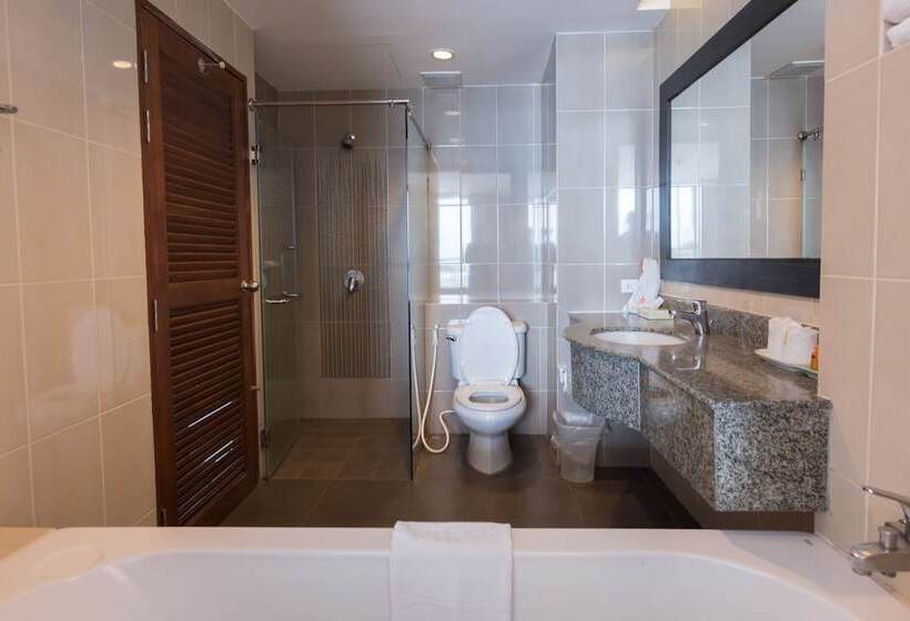 家庭间, J Pattaya