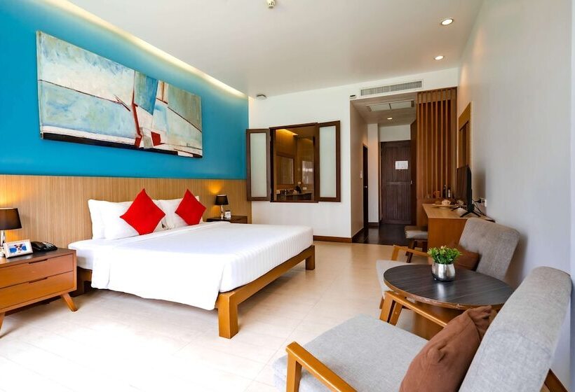 带泳池观景的豪华房, J Pattaya