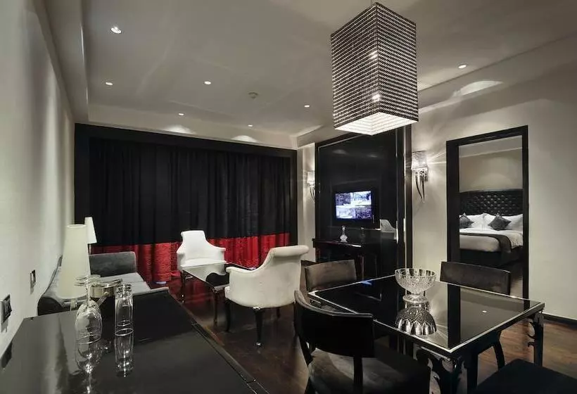 スイート, Radisson Blu Hotel New Delhi Paschim Vihar