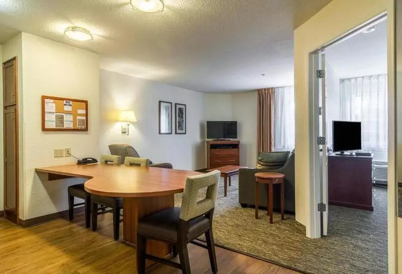 キングサイズベッドのスイートルーム, Candlewood Suites Jacksonville East Merril Road, An Ihg