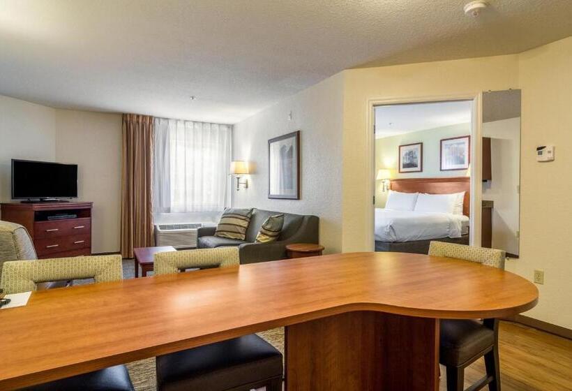מיטת קינג בסוויטה, Candlewood Suites Jacksonville East Merril Road, An Ihg