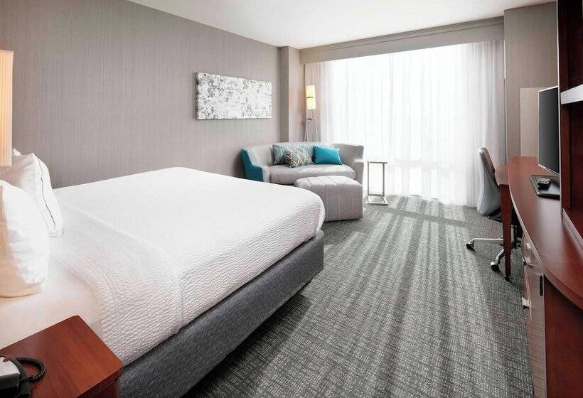 חדר סטנדרט מיטה זוגית, Courtyard Indianapolis Downtown