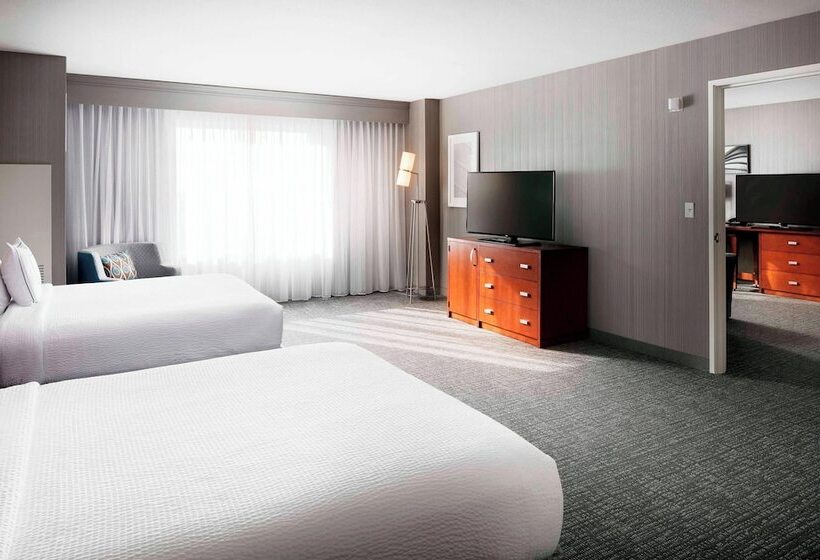 Suite, Courtyard Indianapolis Downtown